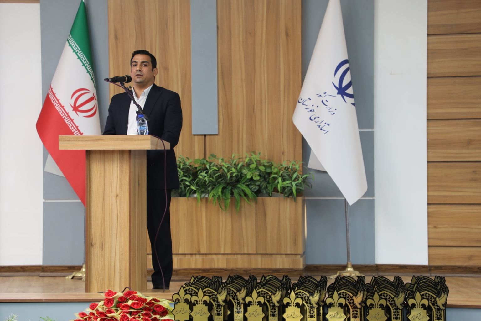 مراسم تجلیل از افتخارآفرینان جهانی و آسیایی خوزستان برگزار شد