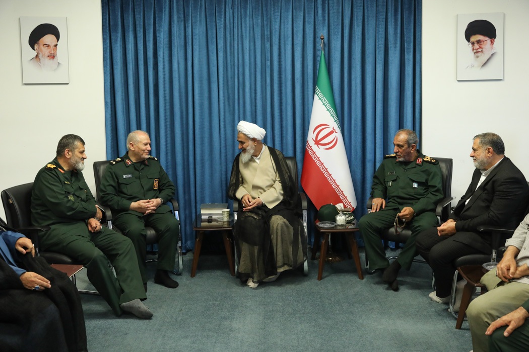 مشاور عالی فرمانده معظم کل قوا با نماینده ولیفقیه در استان قزوین دیدار کرد مشاور عالی فرمانده معظم کل قوا با نماینده ولیفقیه در استان قزوین دیدار کرد