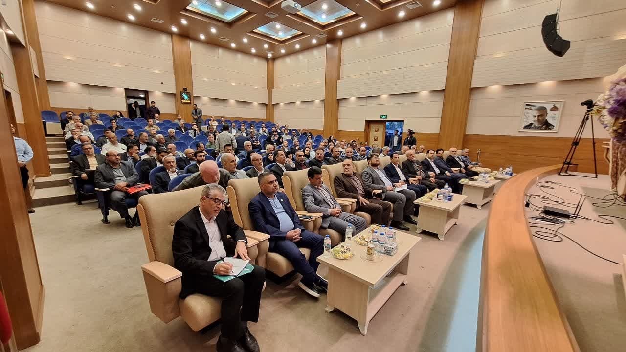 به مطالبات کارگران قبل از تبدیل شدن به بحران رسیدگی کنید به مطالبات کارگران قبل از تبدیل شدن به بحران رسیدگی کنید