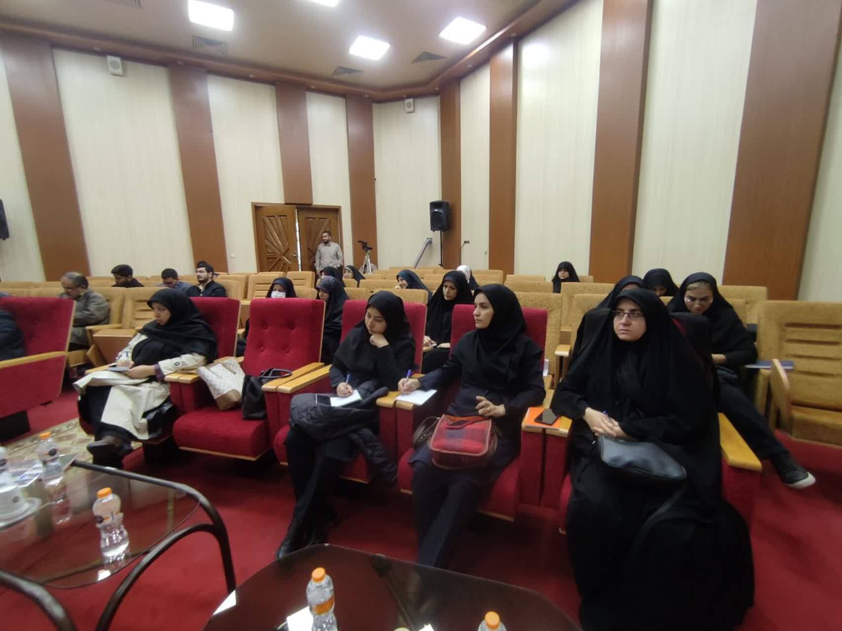 کارگاه آموزشی «واکاوی قانون اساسی جمهوری اسلامی ایران» در قزوین برگزار شد