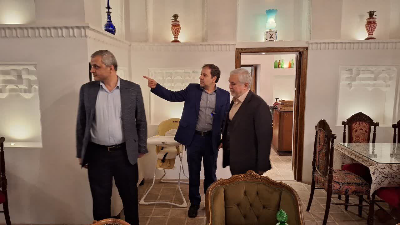 بازدید قائم‌مقام و معاون میراث‌فرهنگی کشور از واحد پذیرایی سنتی عمارت ارثیه در قزوین