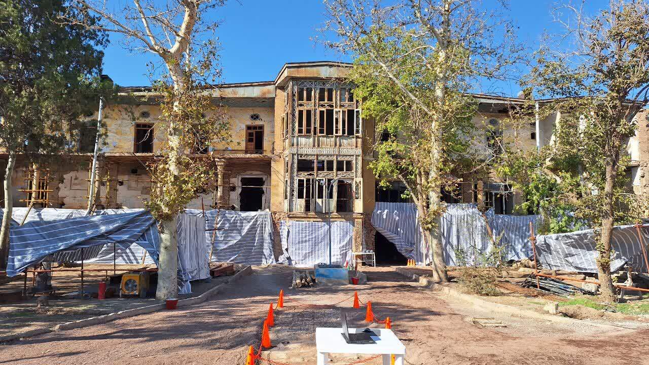 سایتهای تاریخی، مذهبی و موزه دولتخانه صفوی اقتصاد شهر را متحول میکند سایتهای تاریخی، مذهبی و موزه دولتخانه صفوی اقتصاد شهر را متحول میکند