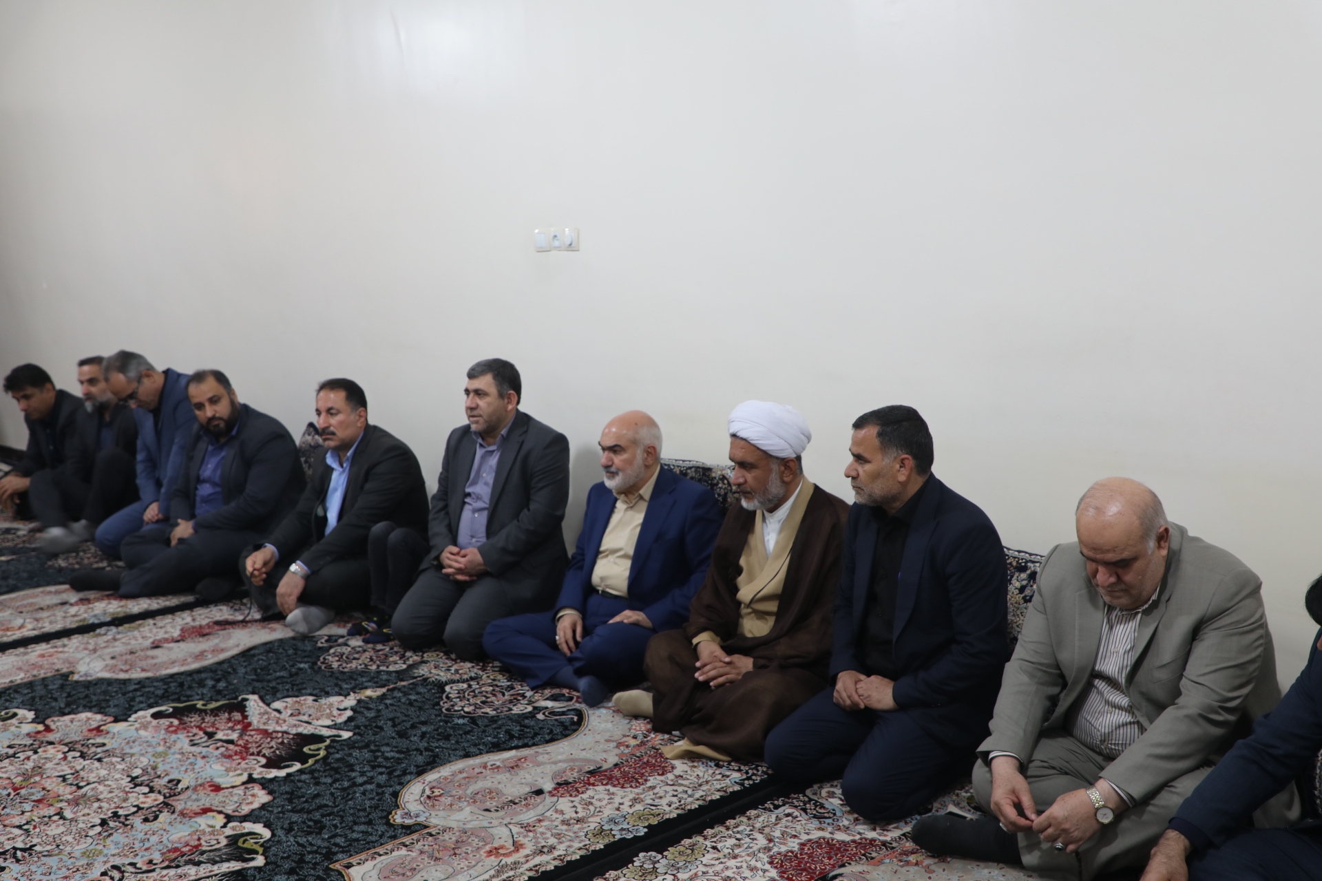 دیدار استاندار خوزستان و ابلاغ پیام تسلیت رییس جمهور به خانواده سه مامای فوت شده حادثه تصادف رامهرمز دیدار استاندار خوزستان و ابلاغ پیام تسلیت رییس جمهور به خانواده سه مامای فوت شده حادثه تصادف رامهرمز