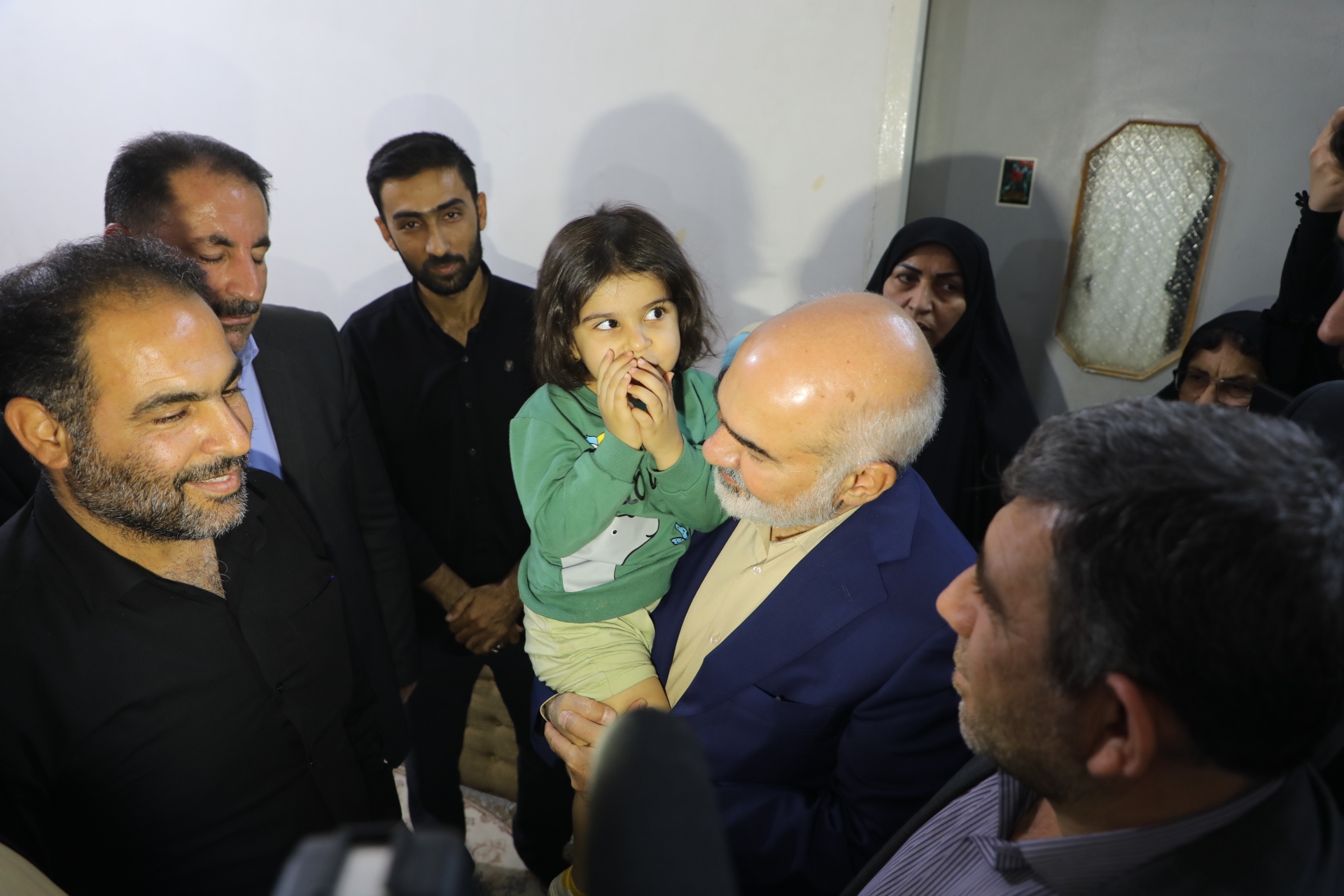 دیدار استاندار خوزستان و ابلاغ پیام تسلیت رییس جمهور به خانواده سه مامای فوت شده حادثه تصادف رامهرمز دیدار استاندار خوزستان و ابلاغ پیام تسلیت رییس جمهور به خانواده سه مامای فوت شده حادثه تصادف رامهرمز