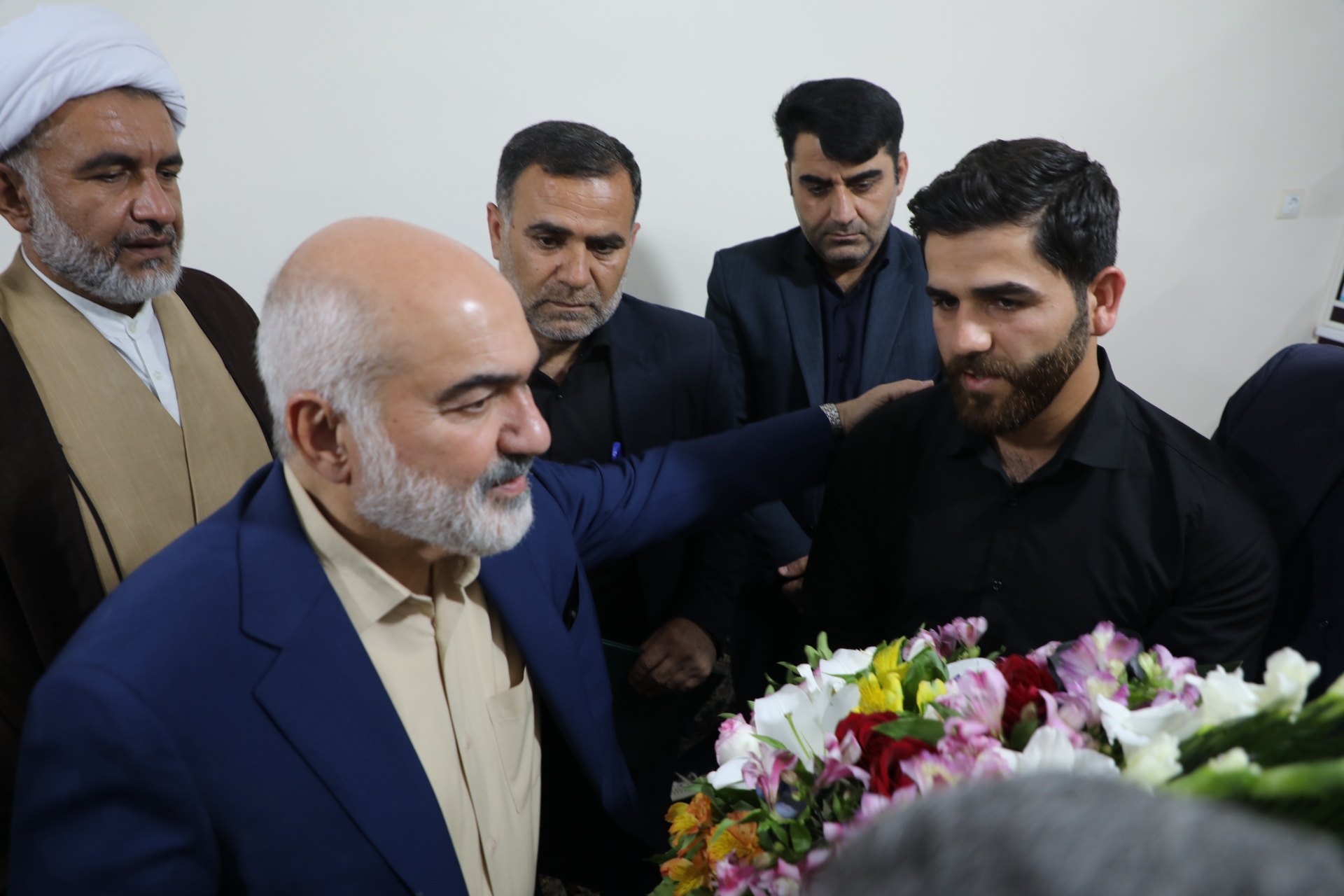 دیدار استاندار خوزستان و ابلاغ پیام تسلیت رییس جمهور به خانواده سه مامای فوت شده حادثه تصادف رامهرمز دیدار استاندار خوزستان و ابلاغ پیام تسلیت رییس جمهور به خانواده سه مامای فوت شده حادثه تصادف رامهرمز