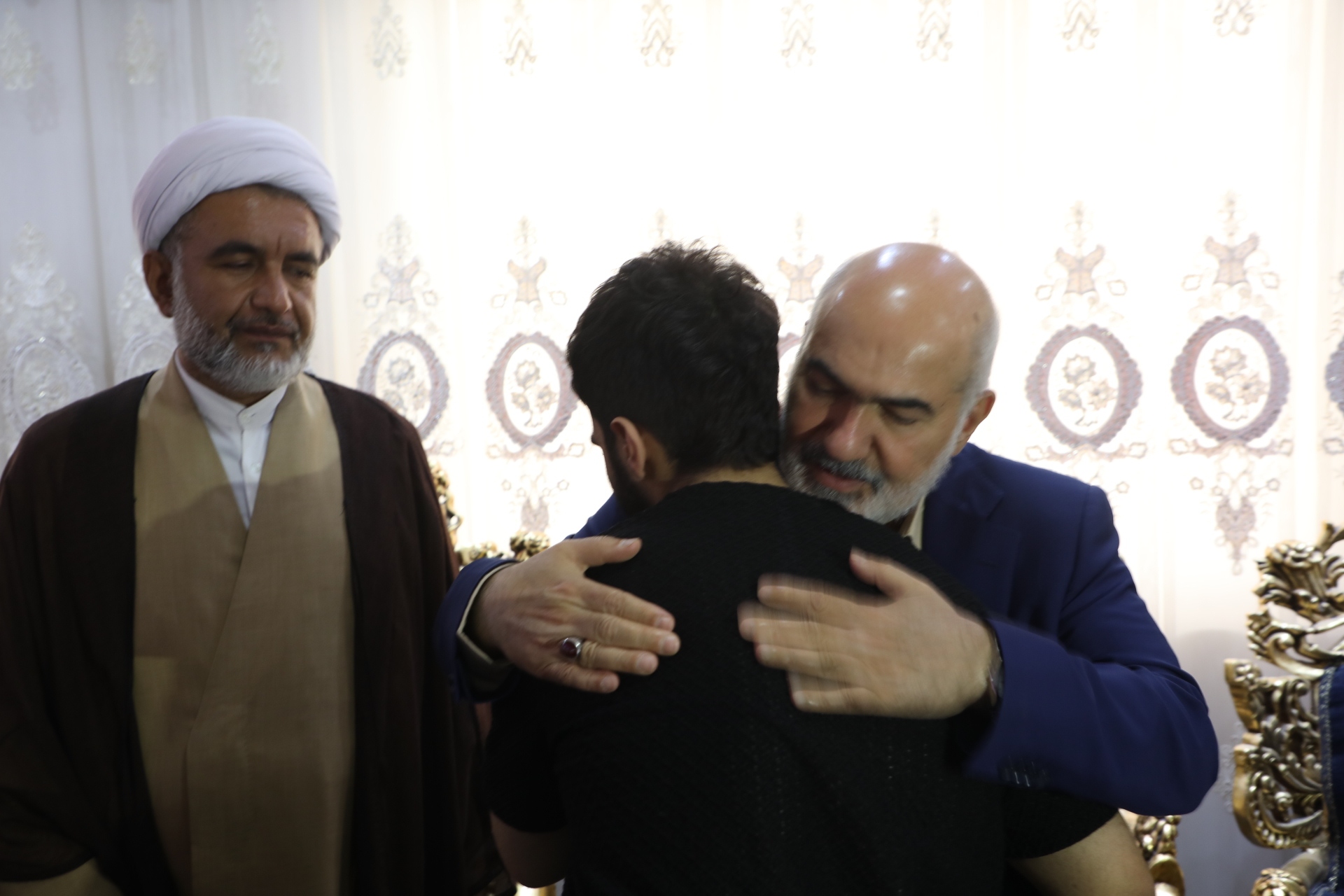 دیدار استاندار خوزستان و ابلاغ پیام تسلیت رییس جمهور به خانواده سه مامای فوت شده حادثه تصادف رامهرمز دیدار استاندار خوزستان و ابلاغ پیام تسلیت رییس جمهور به خانواده سه مامای فوت شده حادثه تصادف رامهرمز