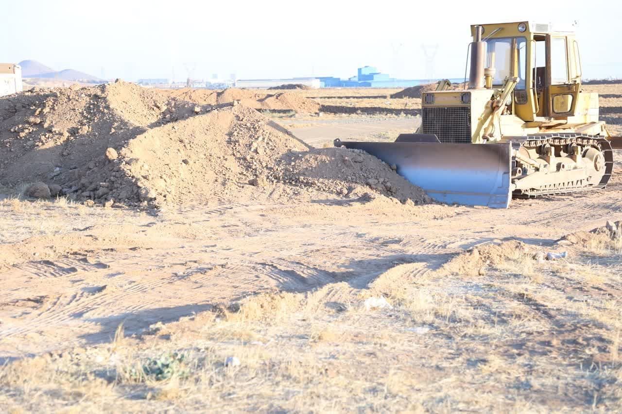 کلنگ آماده سازی سایت ۱۷ هکتاری جوانی جمعیت برای ۹۰۰ خانواده به زمین زده شد کلنگ آماده سازی سایت ۱۷ هکتاری جوانی جمعیت برای ۹۰۰ خانواده به زمین زده شد