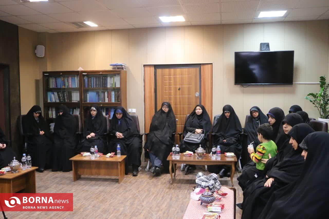 اولین جلسه هم اندیشی و تجلیل از بانوان فرهیخته سنگر