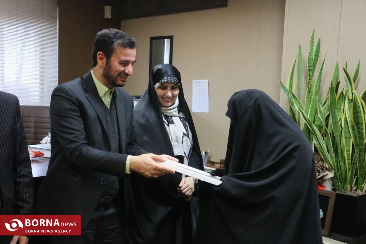 اولین جلسه هم اندیشی و تجلیل از بانوان فرهیخته سنگر