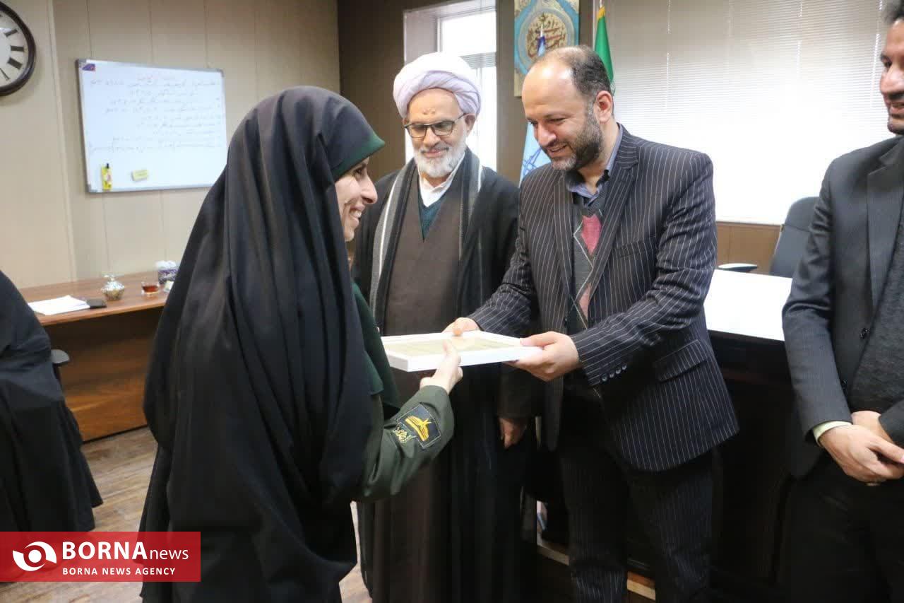 اولین جلسه هم اندیشی و تجلیل از بانوان فرهیخته سنگر