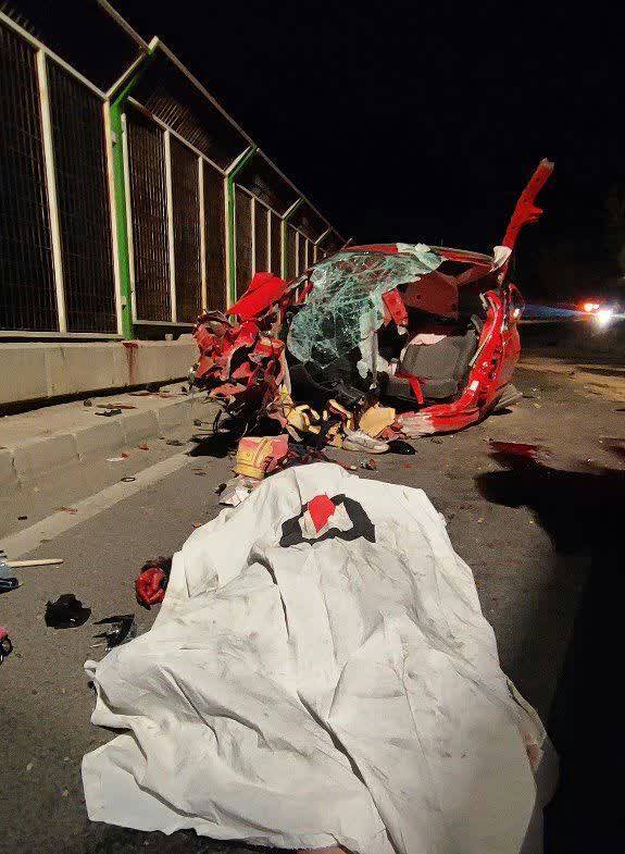 تصادف مرگبار و هولناک پژو ۲۰۷ آلبالویی با تیر سیمانی در اتوبان بابایی + عکس دلخراش