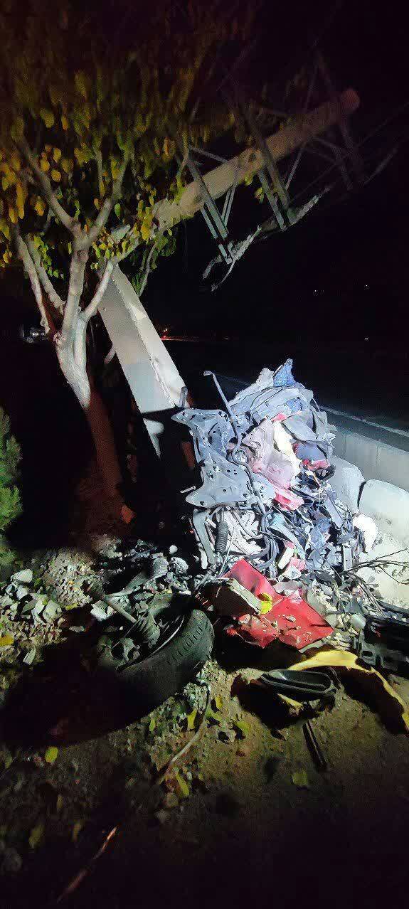 تصادف مرگبار و هولناک پژو ۲۰۷ آلبالویی با تیر سیمانی در اتوبان بابایی + عکس دلخراش