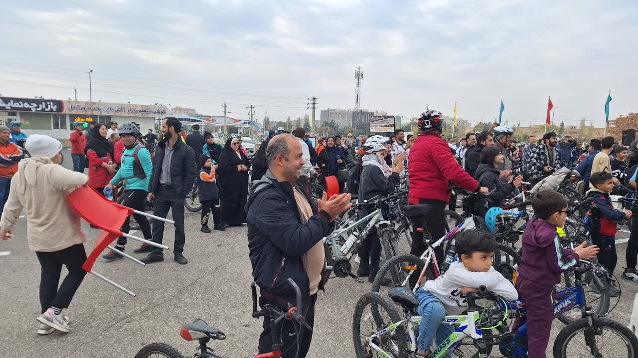 همایش بزرگ دوچرخه سواری در قزوین برگزار شد همایش بزرگ دوچرخه سواری در قزوین برگزار شد