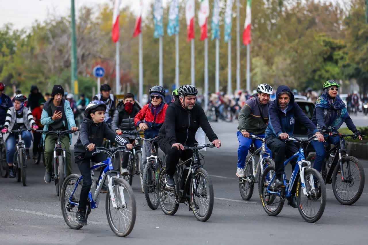همایش بزرگ دوچرخه سواری در قزوین برگزار شد همایش بزرگ دوچرخه سواری در قزوین برگزار شد