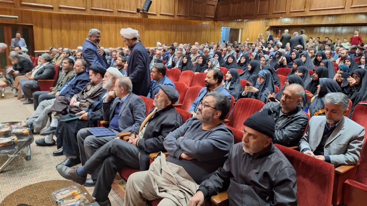 ۶۰ درصد مشکلات مردم با پیگیری نمایندگان و مدیران در استان قابل حل شدن است ۶۰ درصد مشکلات مردم با پیگیری نمایندگان و مدیران در استان قابل حل شدن است