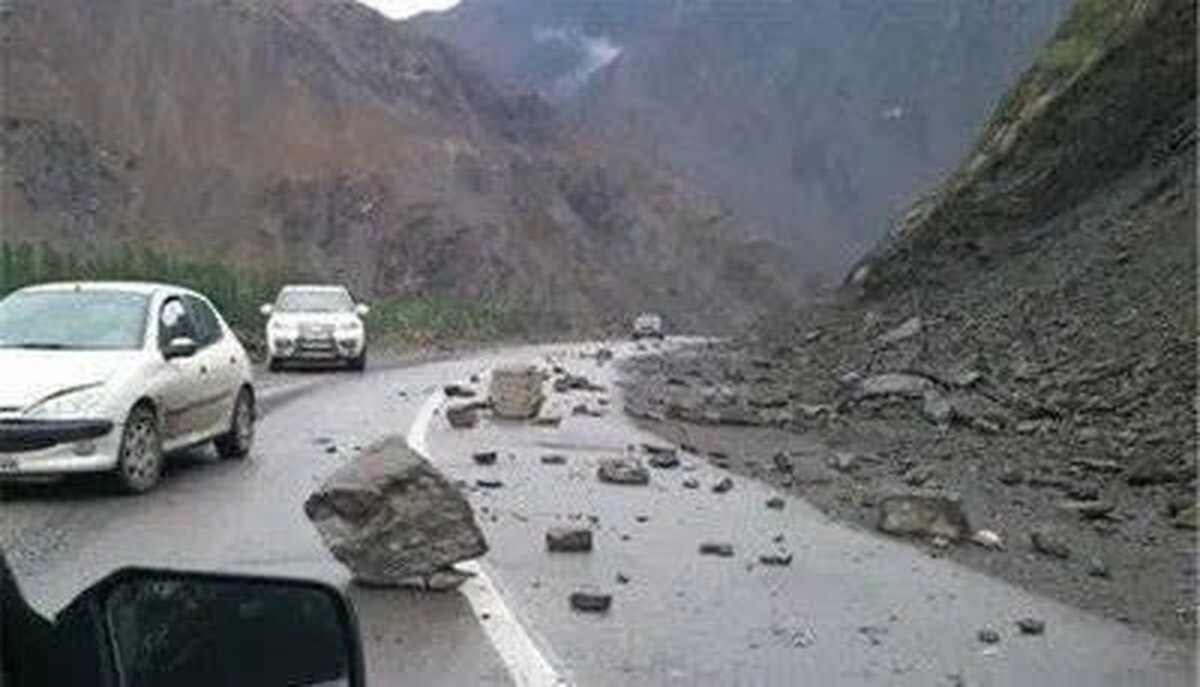 مرگ هولناک زن جوان در سقوط سنگ در جاده هراز