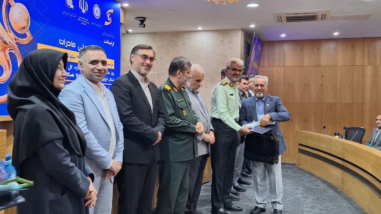 مدیرانی که با تصمیمات اشتباه فرآیند صادرات را بهم می ریزند باید پاسخگو باشند