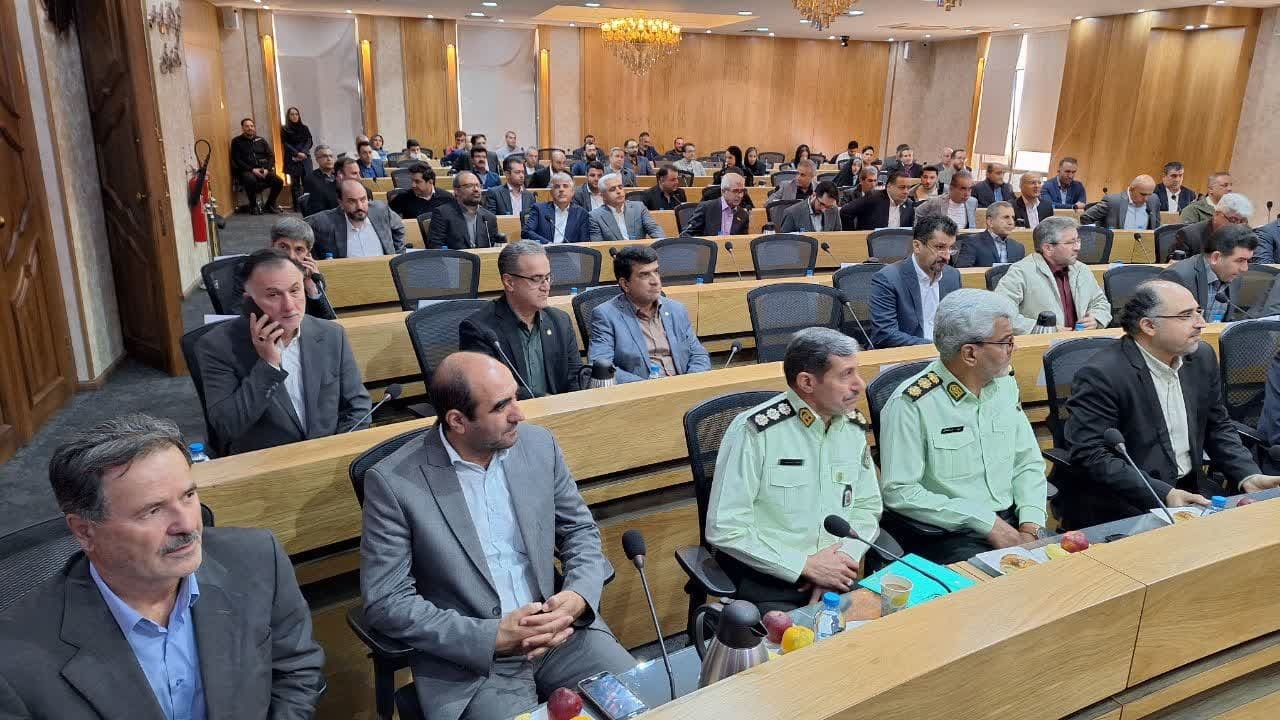 حامی تولیدکنندگان واقعی هستیم و هیچ بن بستی در امور مالیاتی فعالان اقتصادی نداریم حامی تولیدکنندگان واقعی هستیم و هیچ بن بستی در امور مالیاتی فعالان اقتصادی نداریم