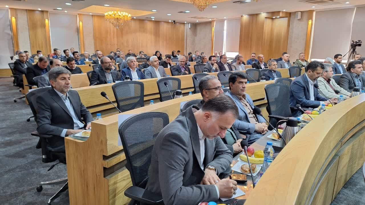 حامی تولیدکنندگان واقعی هستیم و هیچ بن بستی در امور مالیاتی فعالان اقتصادی نداریم حامی تولیدکنندگان واقعی هستیم و هیچ بن بستی در امور مالیاتی فعالان اقتصادی نداریم