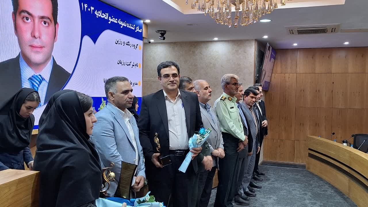 حامی تولیدکنندگان واقعی هستیم و هیچ بن بستی در امور مالیاتی فعالان اقتصادی نداریم حامی تولیدکنندگان واقعی هستیم و هیچ بن بستی در امور مالیاتی فعالان اقتصادی نداریم