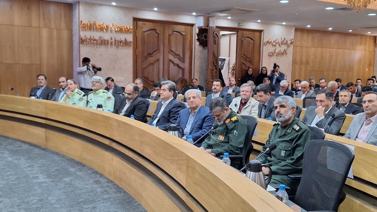 حامی تولیدکنندگان واقعی هستیم و هیچ بن بستی در امور مالیاتی فعالان اقتصادی نداریم حامی تولیدکنندگان واقعی هستیم و هیچ بن بستی در امور مالیاتی فعالان اقتصادی نداریم