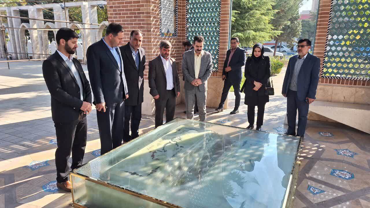 مدیرکل امور مالیاتی استان قزوین از طرحهای عمرانی شهرداری محمدیه بازدید کرد مدیرکل امور مالیاتی استان قزوین از طرحهای عمرانی شهرداری محمدیه بازدید کرد