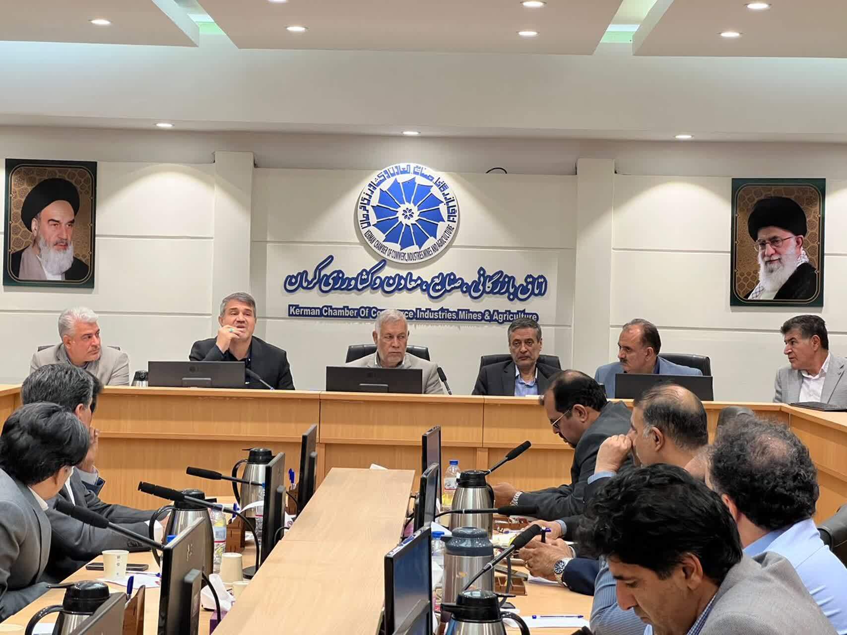 حضور رییس هیات مدیره گروه صنعتی پویان در نشست فعالان اقتصادی استان کرمان حضور رییس هیات مدیره گروه صنعتی پویان در نشست فعالان اقتصادی استان کرمان