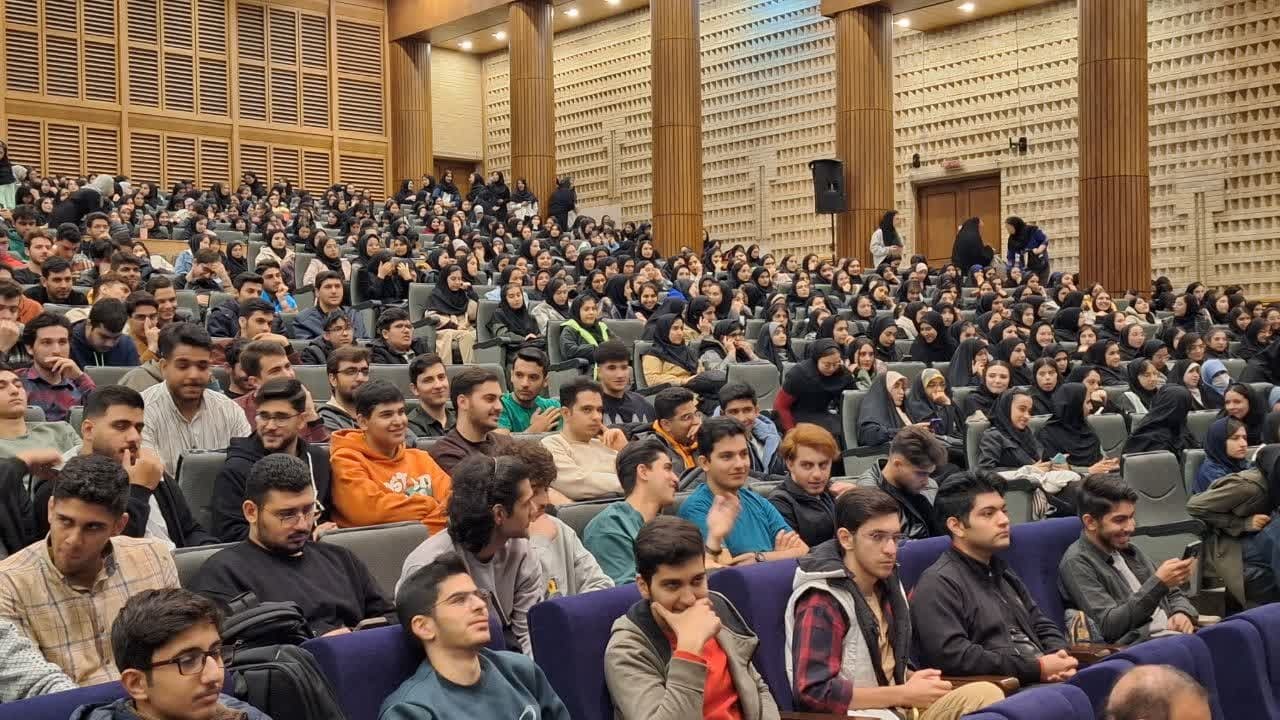 دانشجویان ایرانی و خارجی با تعامل منطقی می توانند خاطرات ماندگاری را رقم بزنند