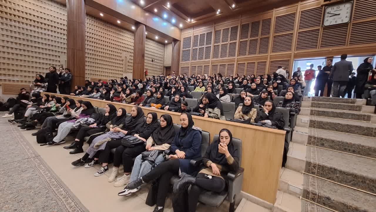 دانشجویان ایرانی و خارجی با تعامل منطقی می توانند خاطرات ماندگاری را رقم بزنند