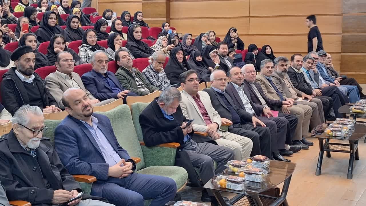 دو استاد برجسته دانشگاه بین المللی امام خمینی تجلیل شدند