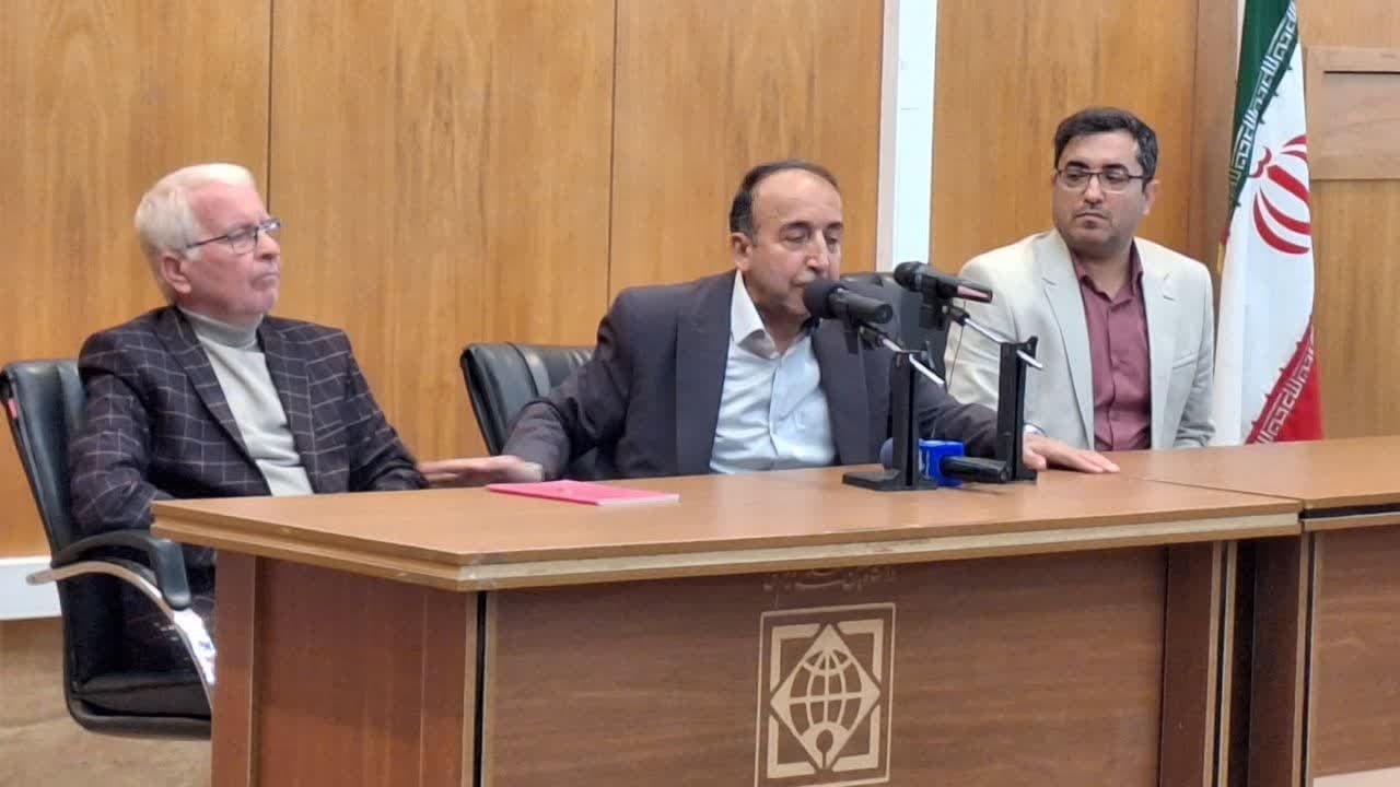 دو استاد برجسته دانشگاه بین المللی امام خمینی تجلیل شدند