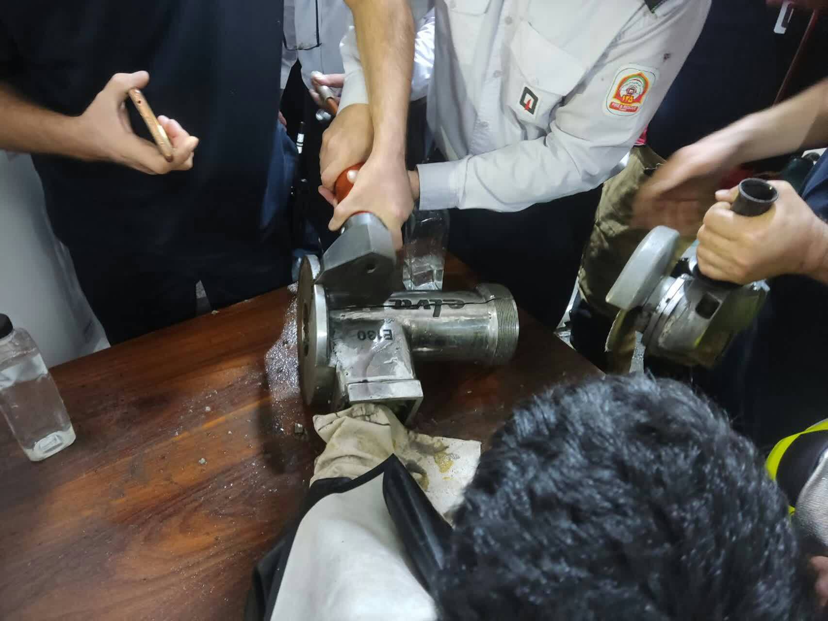 چرخ گوشت صنعتی دست پسر ۱۶ ساله را بلعید چرخ گوشت صنعتی دست پسر ۱۶ ساله را بلعید