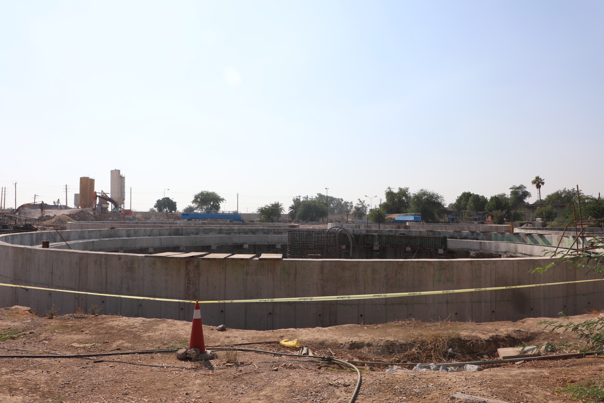 بازدید وزیر نیرو از روند عملیات اجرایی طرح تصفیه خانه غرب اهواز