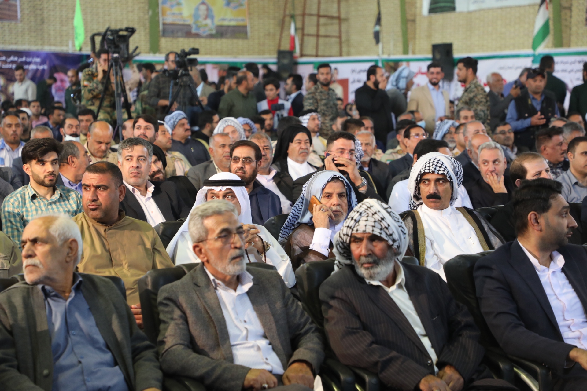 استاندار خوزستان: نقش محوری مقام معظم رهبری در جبهه‌های خوزستان / مردم دشت آزادگان و سوسنگرد شایسته بهترین خدمات هستند