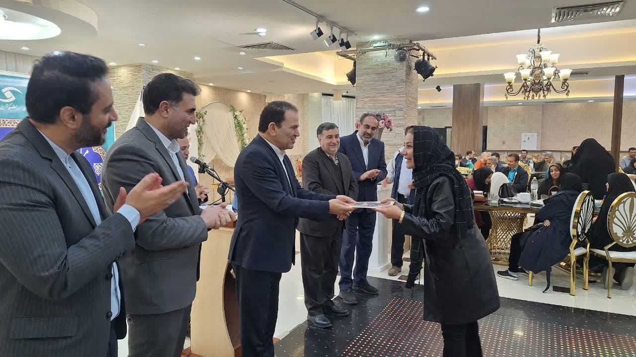 از همکاران بازنشسته صدا و سیمای مرکز قزوین تجلیل شد از همکاران بازنشسته صدا و سیمای مرکز قزوین تجلیل شد