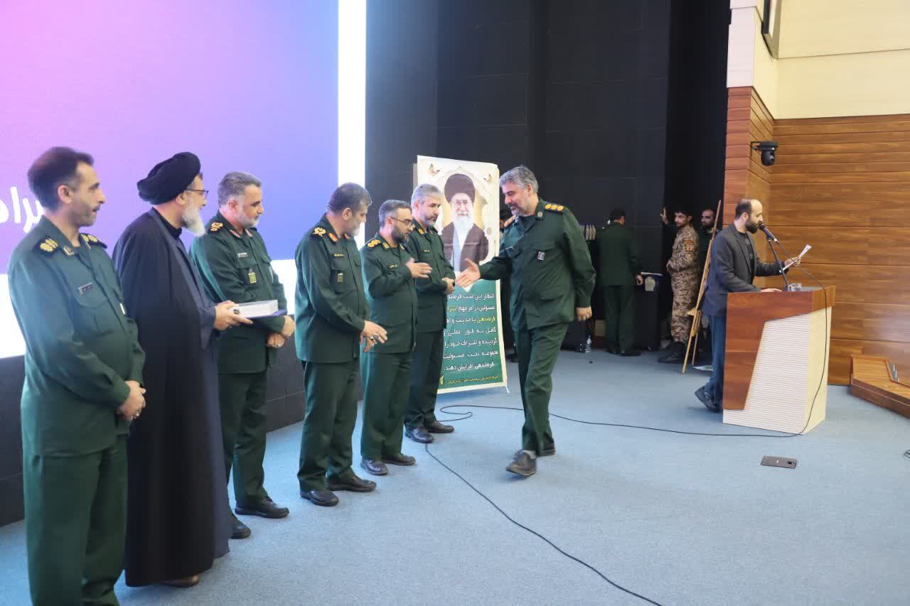 تفکر بسیج ناتوی دشمن را به زانو درآورده است