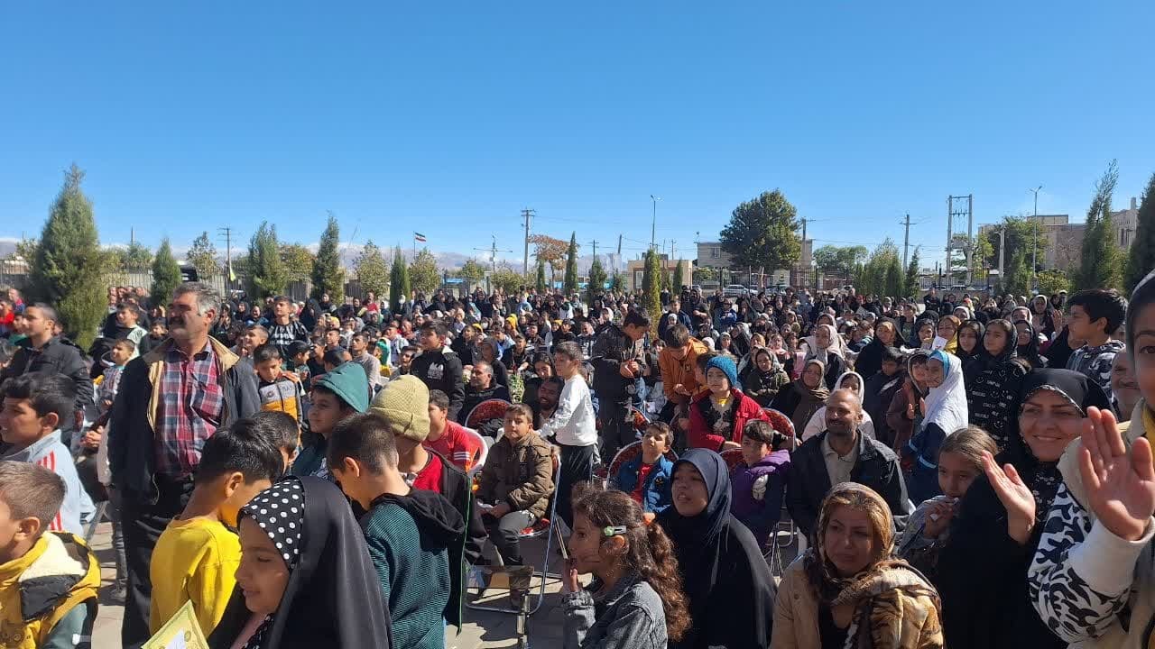 همایش بزرگ پیاده روی در شهر شریف آباد قزوین برگزار شد