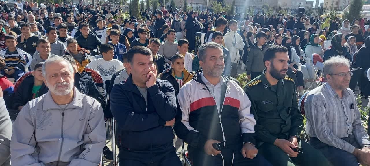 شهردار شریف آباد در راستای مسئولیت های اجتماعی عملکرد خوبی دارد