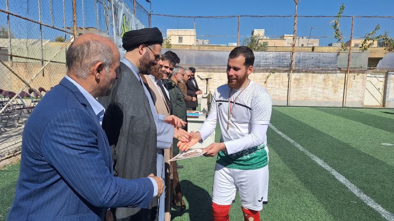 تیم شرکت توزیع نیروی برق استان قزوین قهرمان شد تیم شرکت توزیع نیروی برق استان قزوین قهرمان شد