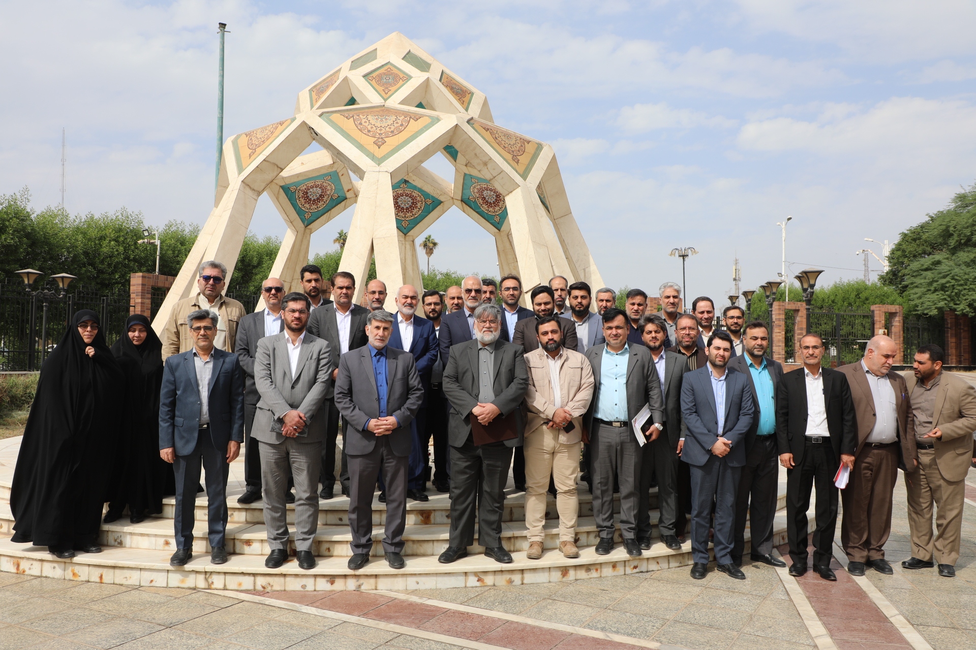  استاندار خوزستان: رهبری و رییس‌جمهور نگاه ویژه‌ای به خوزستان دارند