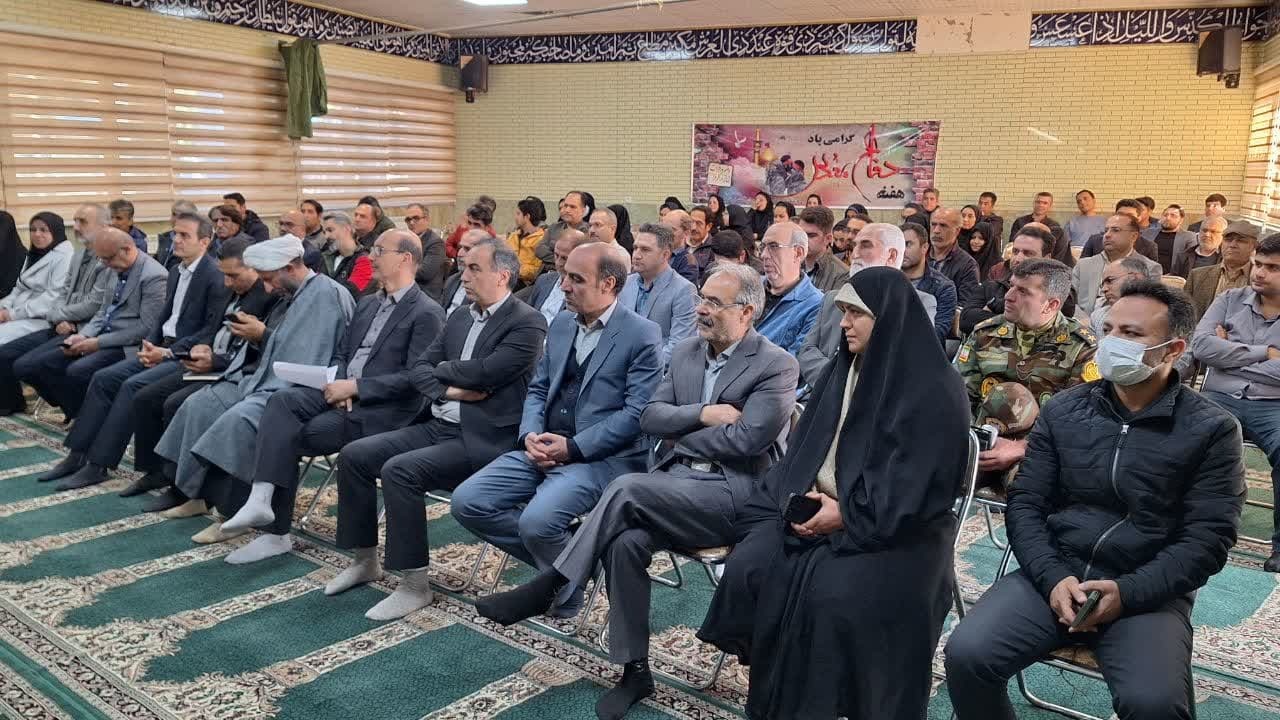 تجلیل از خانواده ایثارگران در صنعت آب و برق یک رسالت دینی و اجتماعی است