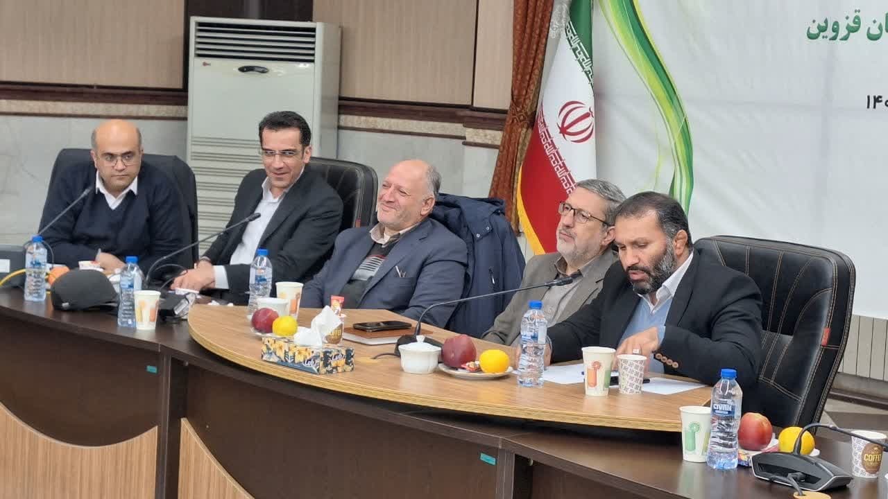 نظام مهندسی کشاورزی باید در کنار این بخش باشد و در تولید مهندسی نقش ایفا کند نظام مهندسی کشاورزی باید در کنار این بخش باشد و در تولید مهندسی نقش ایفا کند