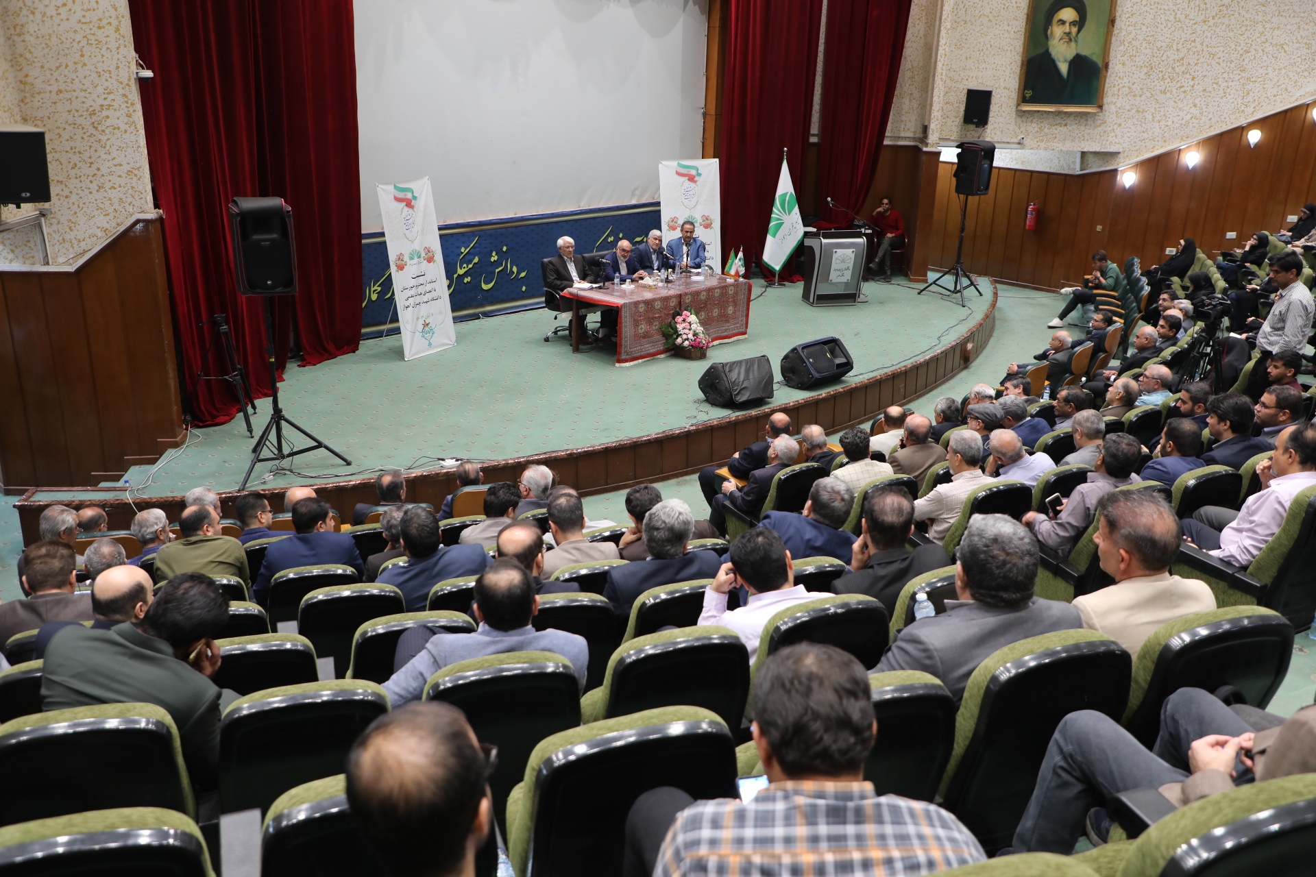 استاندار خوزستان: برای توسعه باید نخبگان علمی در کنار نخبگان اجرایی قرار بگیرند / ضرورت بهره‌مندی مدیران از نظرات دانشگاه