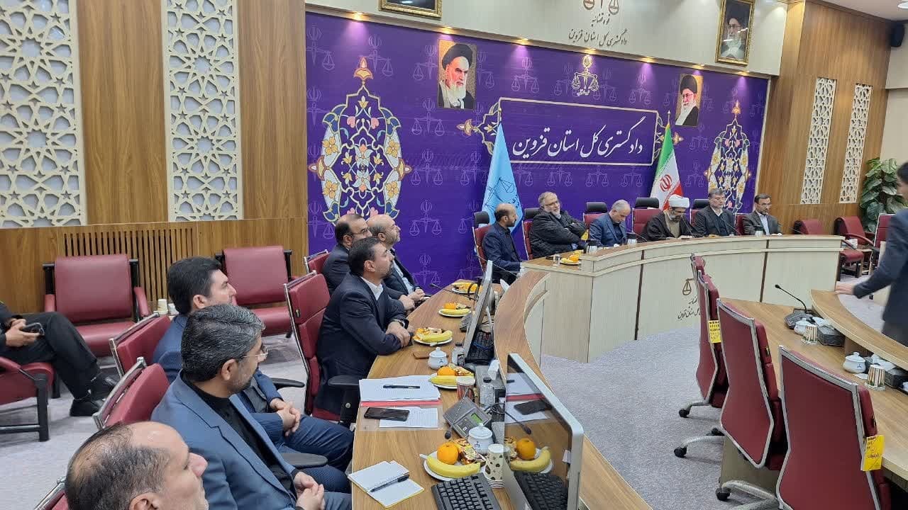 قضات و کارشناسان دستگاه قضا برای نوشتن قوانین کارآمد به نمایندگان کمک کنند