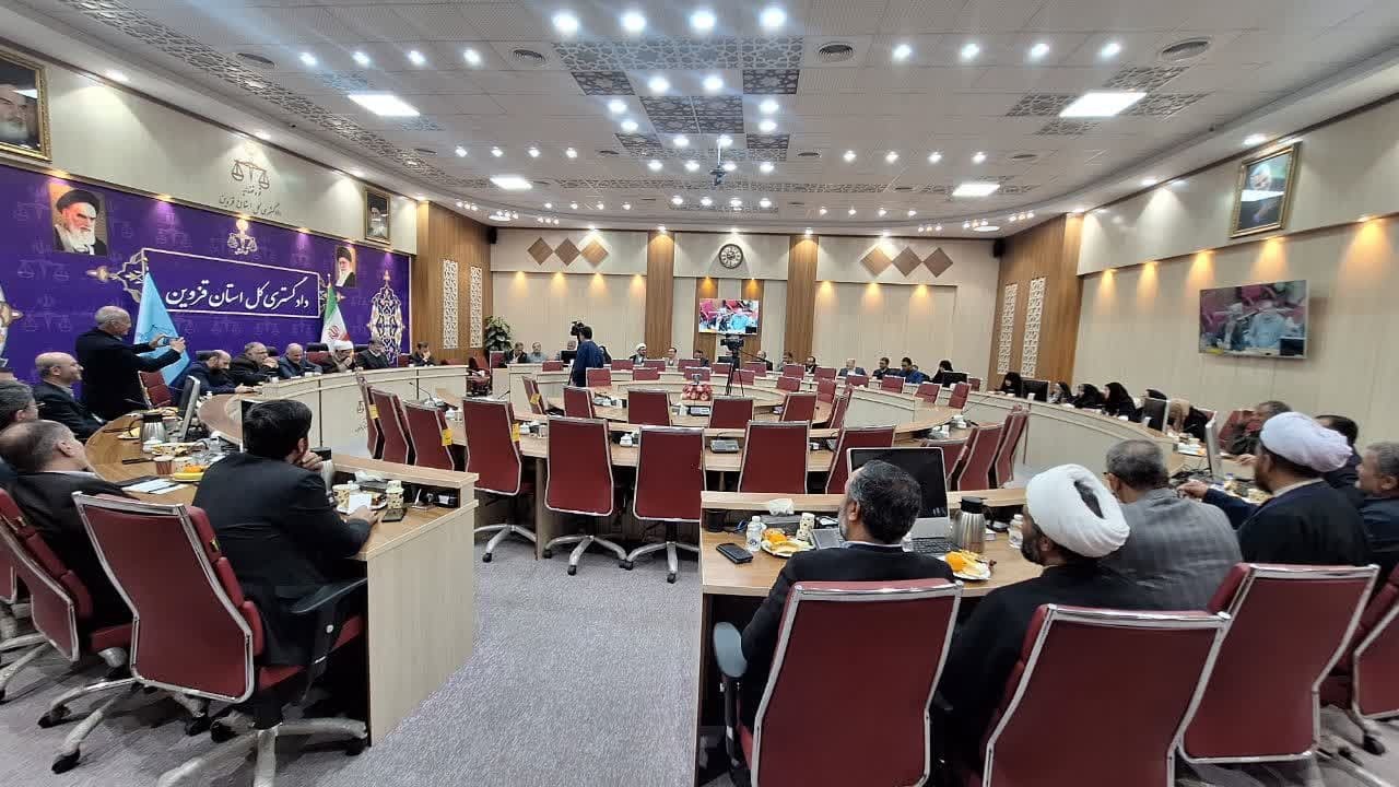 قضات و کارشناسان دستگاه قضا برای نوشتن قوانین کارآمد به نمایندگان کمک کنند