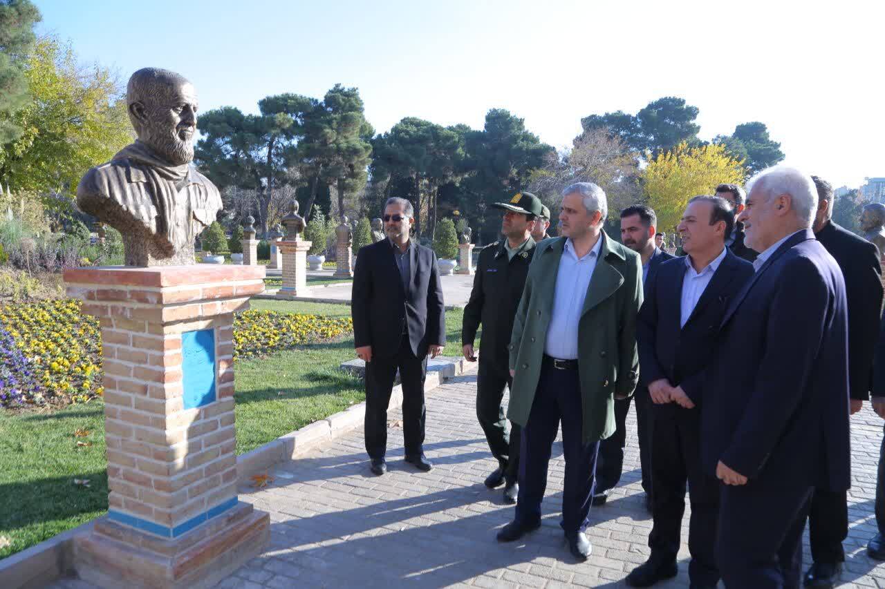 اهدای نشان شهروند قزوینی به استاندار جدید قزوین