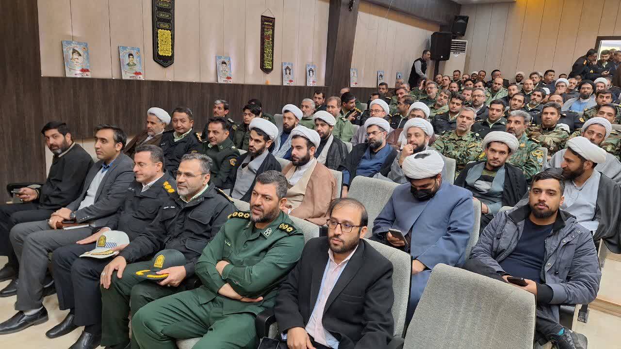 نماز بهترین ابزار برای فراجا در مقابله با زشتیها و تطمیع متخلفان است نماز بهترین ابزار برای فراجا در مقابله با زشتیها و تطمیع متخلفان است