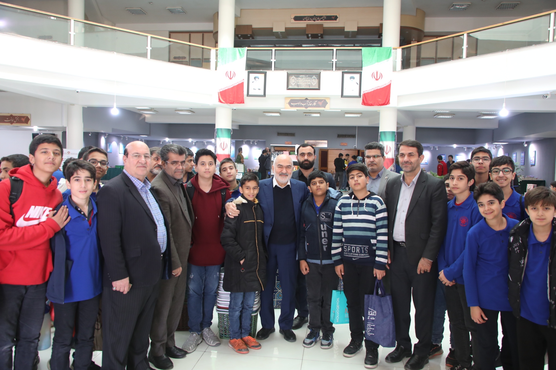 استاندار خوزستان: تغییر نگاه جامعه به معلولان کلید شکوفایی توانمندیهای آنان است استاندار خوزستان: تغییر نگاه جامعه به معلولان کلید شکوفایی توانمندیهای آنان است