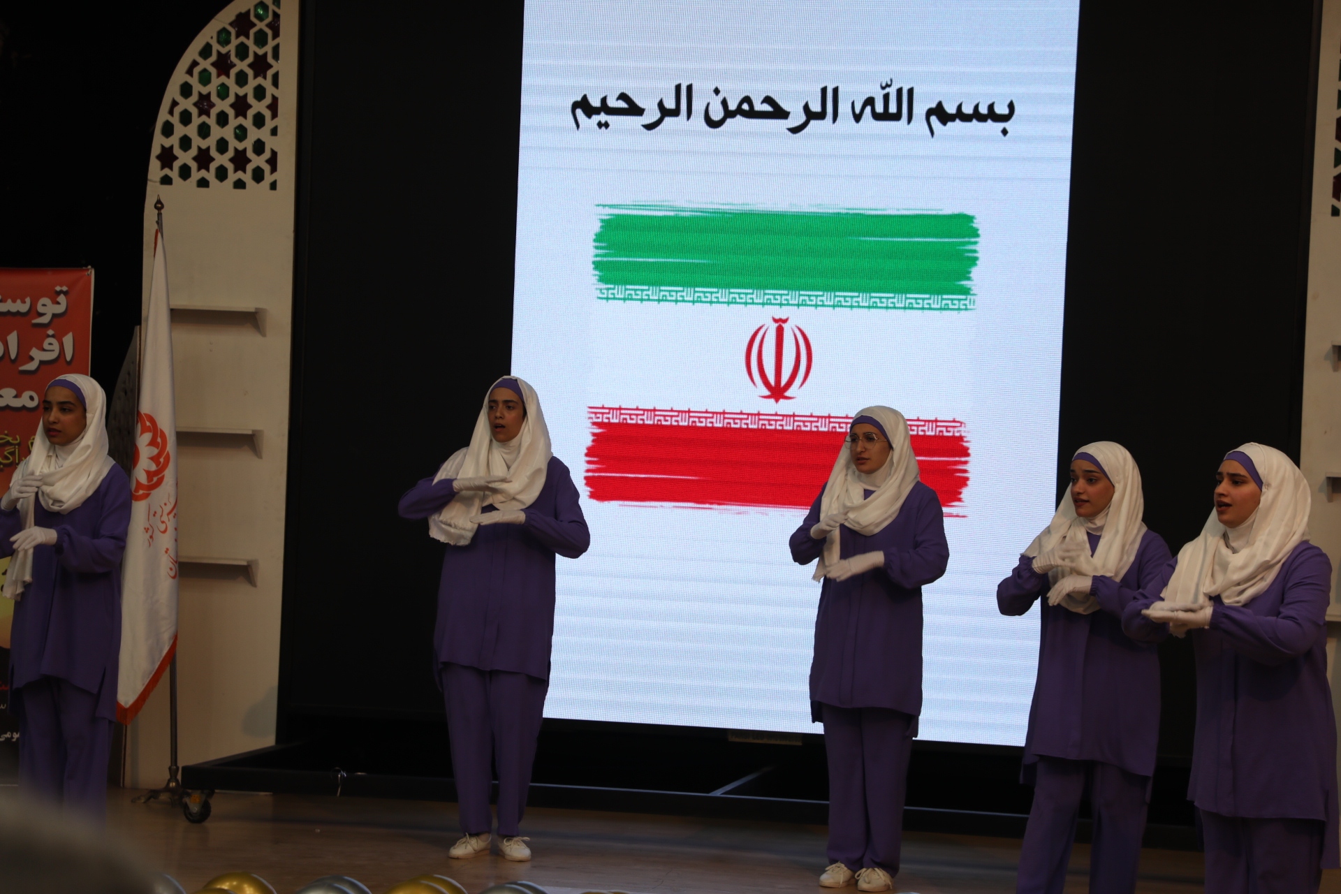 استاندار خوزستان: تغییر نگاه جامعه به معلولان کلید شکوفایی توانمندیهای آنان است استاندار خوزستان: تغییر نگاه جامعه به معلولان کلید شکوفایی توانمندیهای آنان است