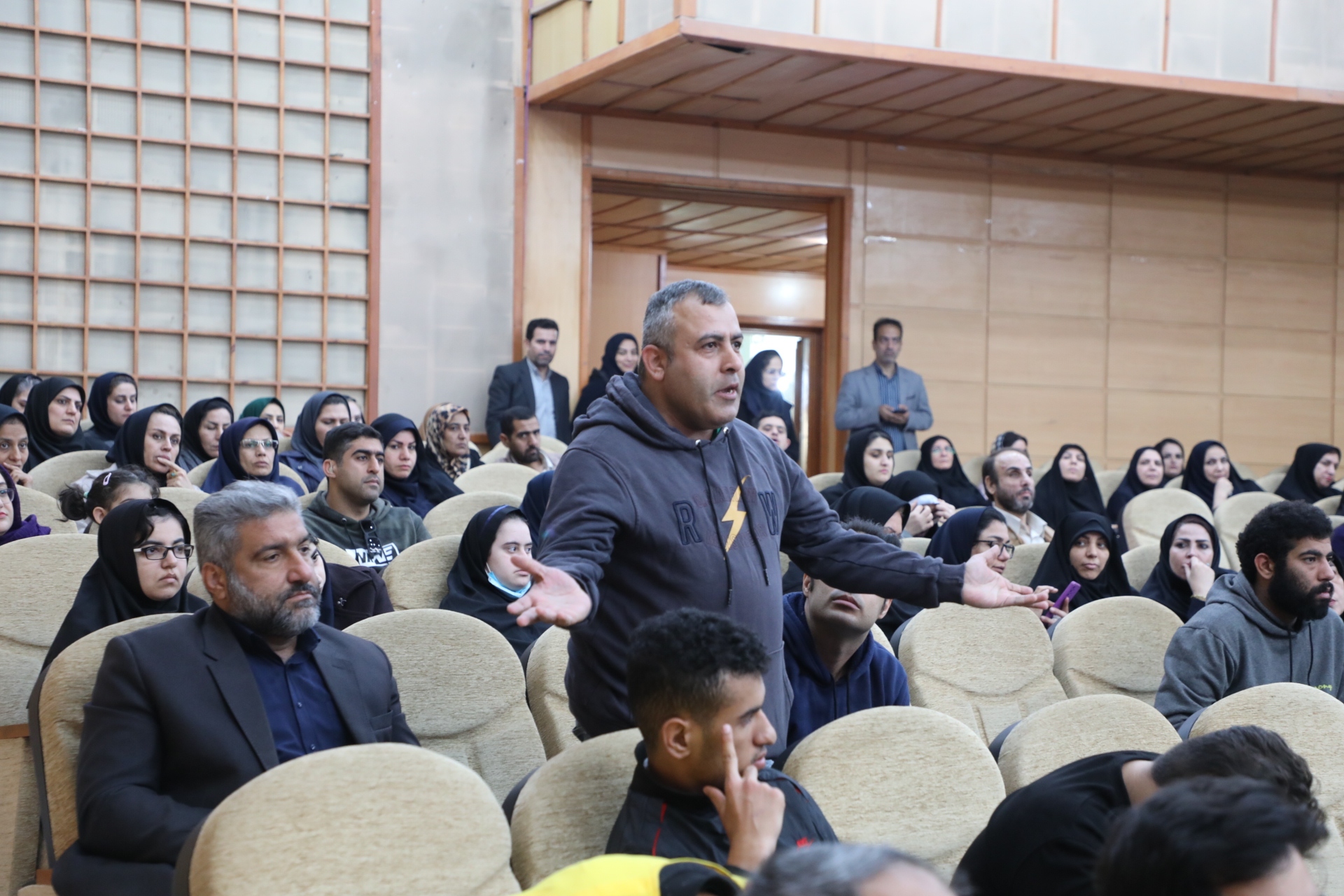 استاندار خوزستان: تغییر نگاه جامعه به معلولان کلید شکوفایی توانمندیهای آنان است استاندار خوزستان: تغییر نگاه جامعه به معلولان کلید شکوفایی توانمندیهای آنان است